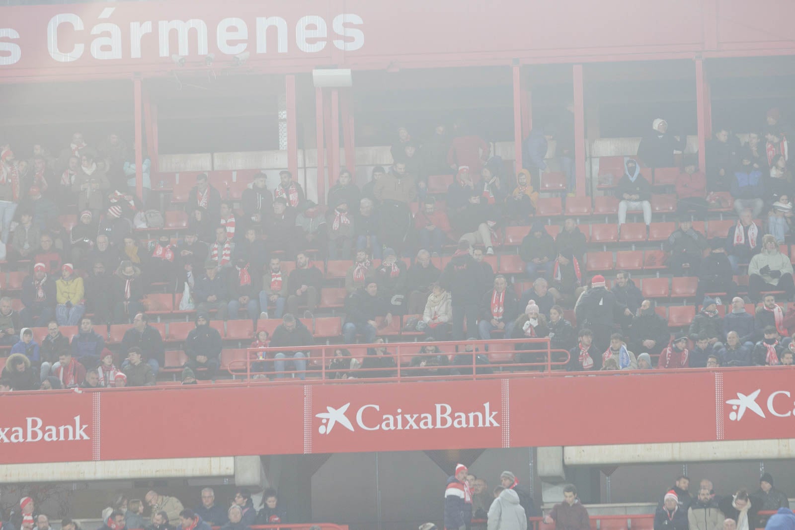 Encuéntrate en la grada en el Granada-Sevilla