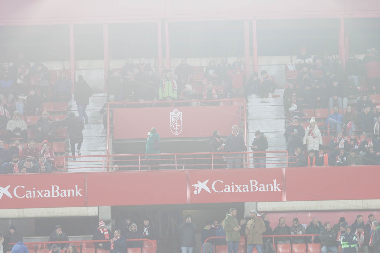Encuéntrate en la grada en el Granada-Sevilla
