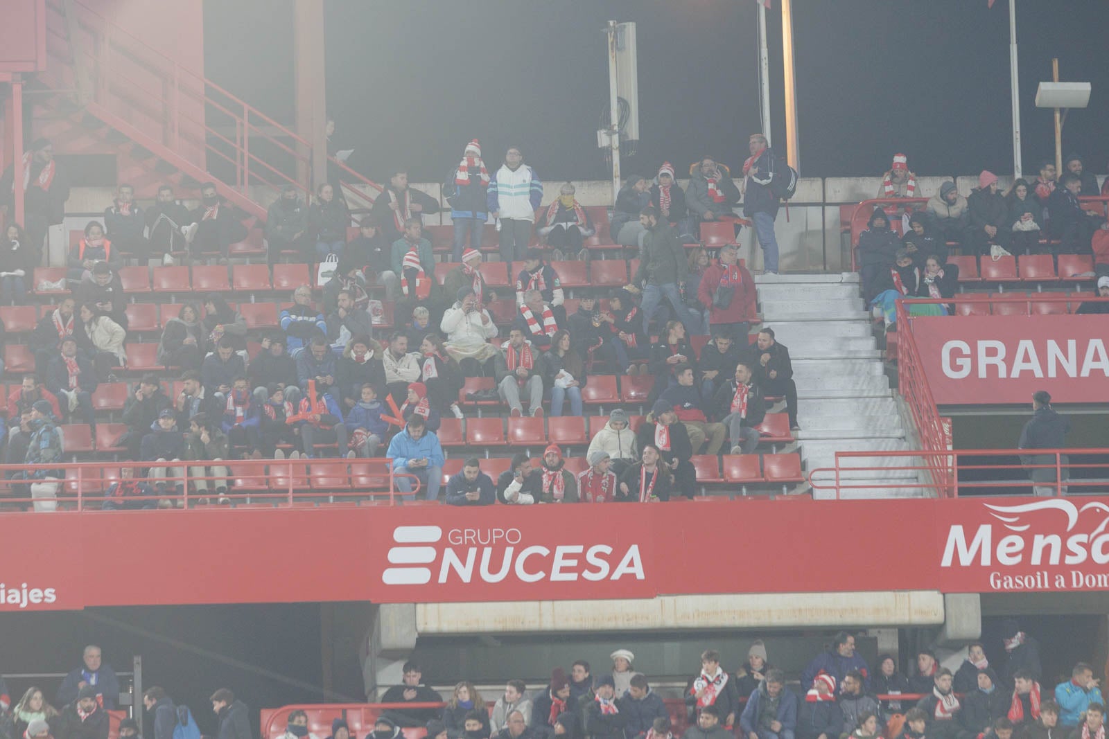 Encuéntrate en la grada en el Granada-Sevilla