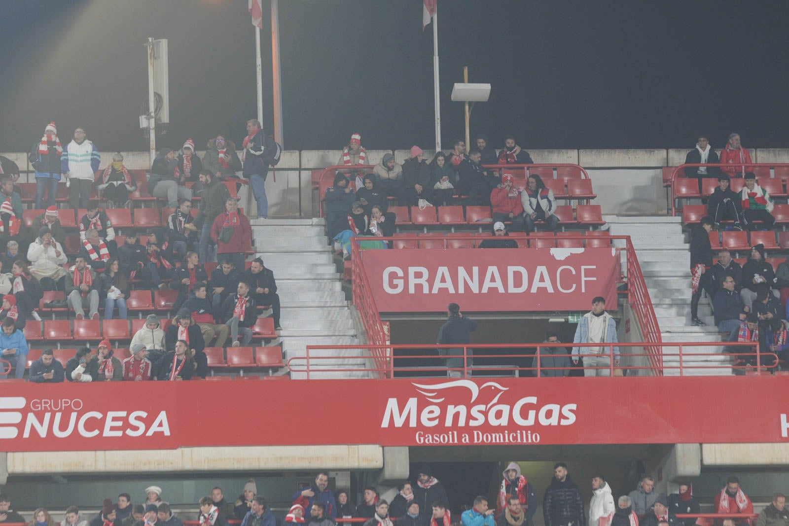 Encuéntrate en la grada en el Granada-Sevilla