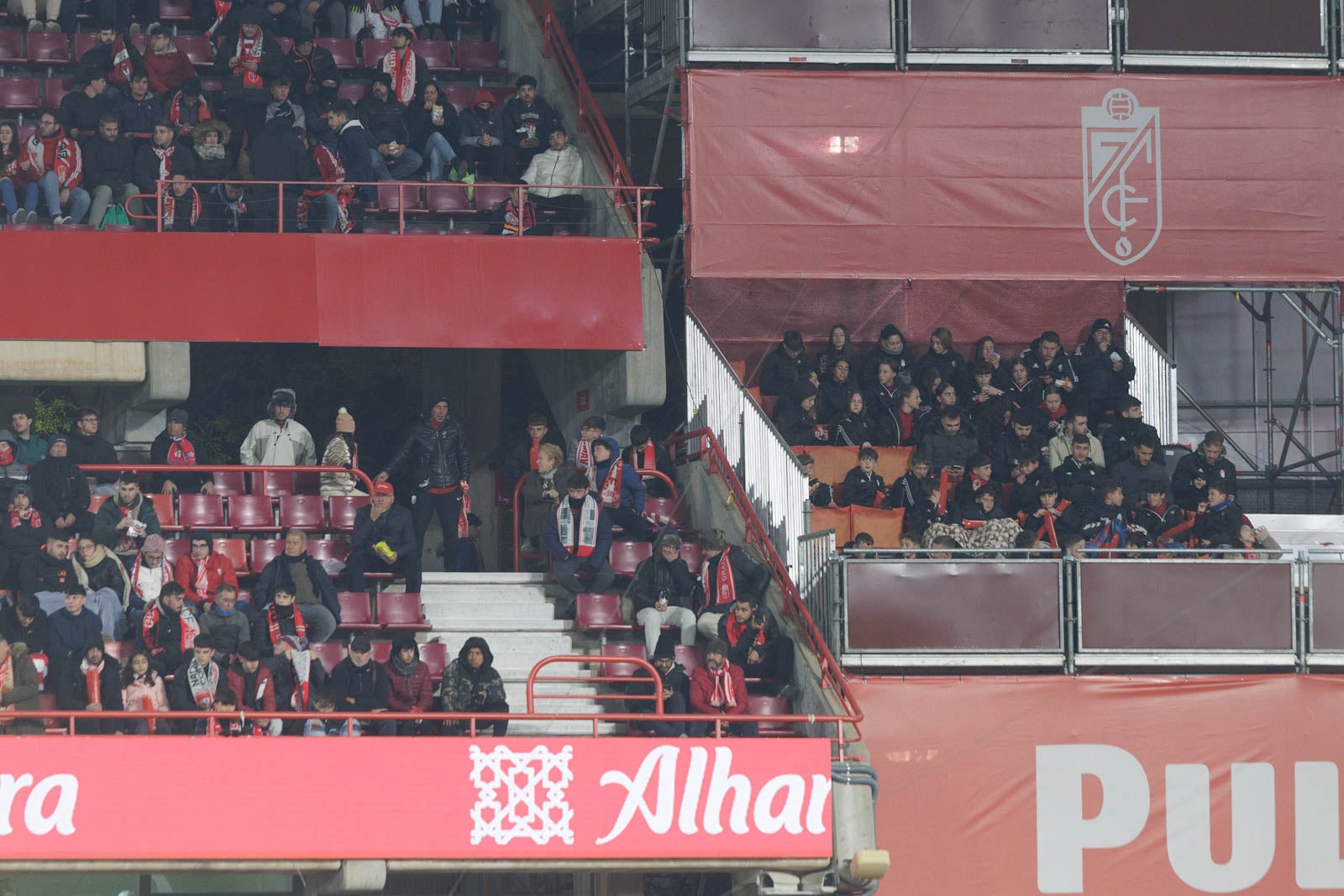 Encuéntrate en la grada en el Granada-Sevilla