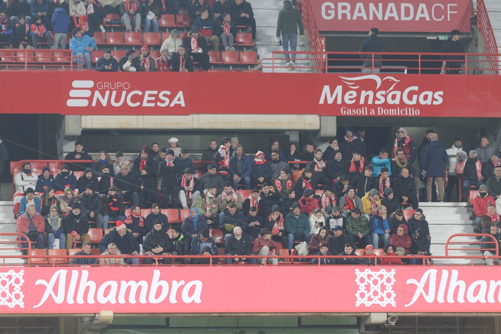 Encuéntrate en la grada en el Granada-Sevilla