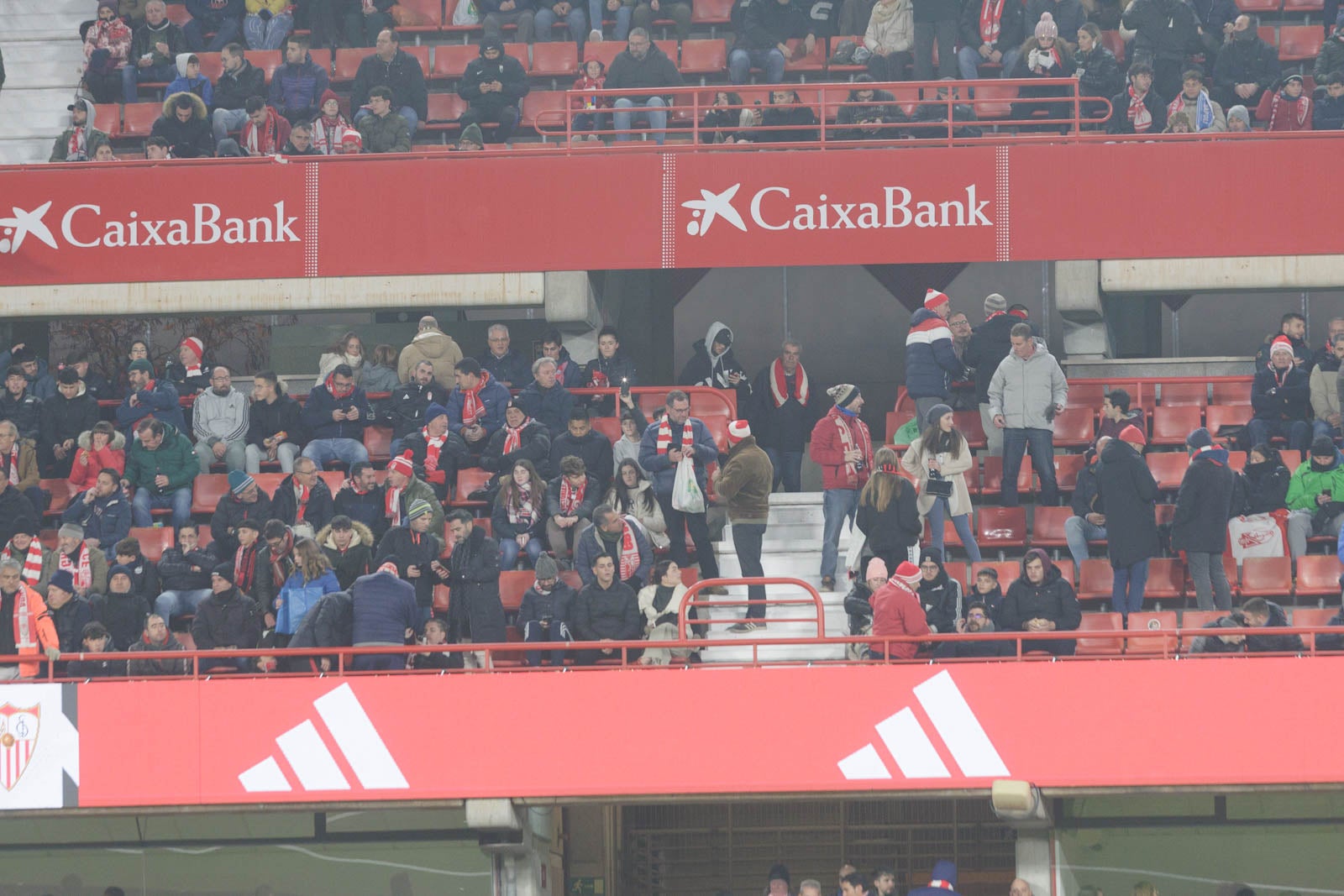 Encuéntrate en la grada en el Granada-Sevilla