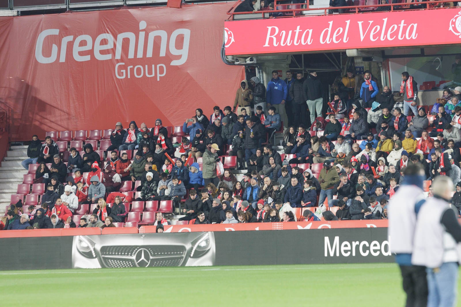 Encuéntrate en la grada en el Granada-Sevilla