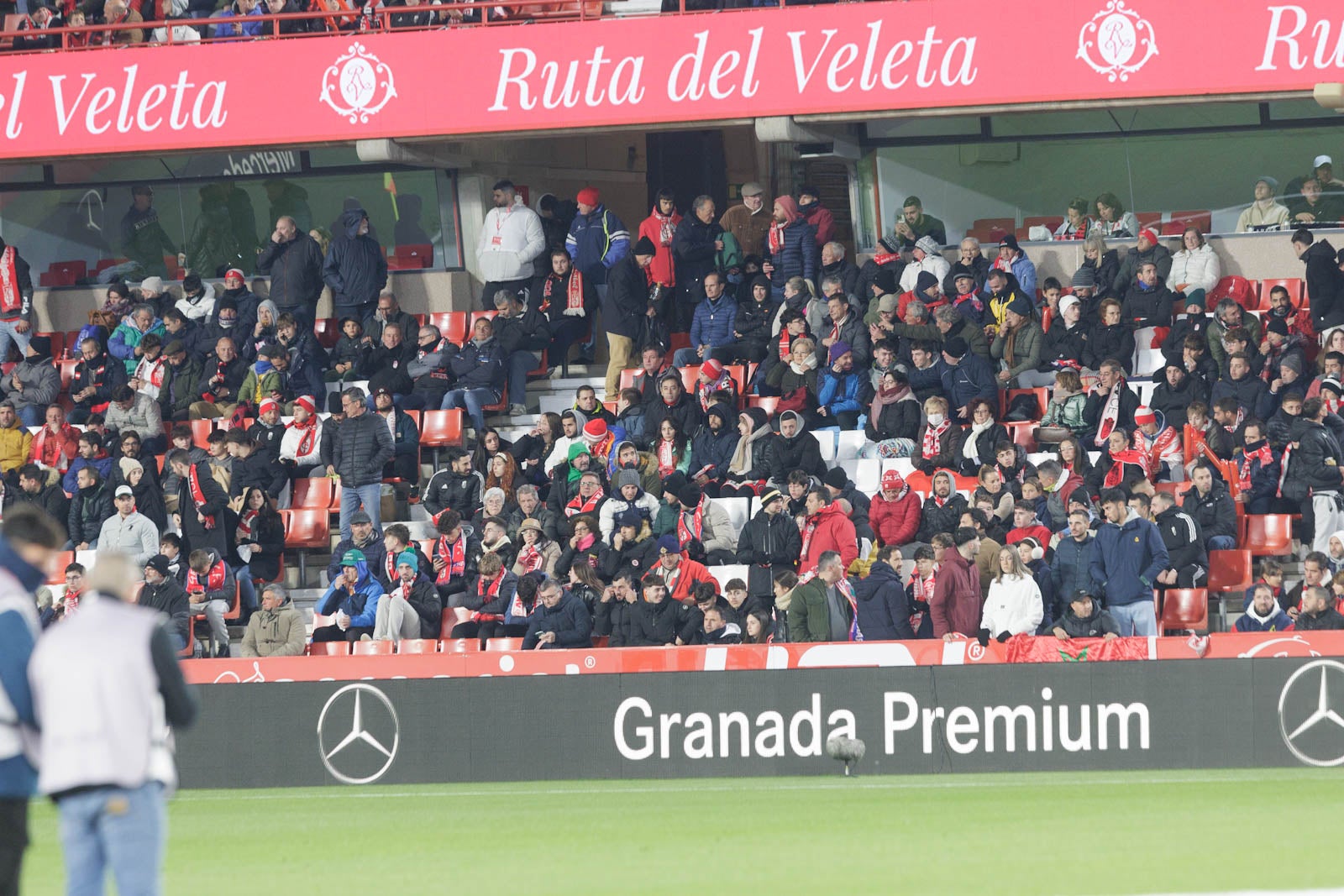 Encuéntrate en la grada en el Granada-Sevilla