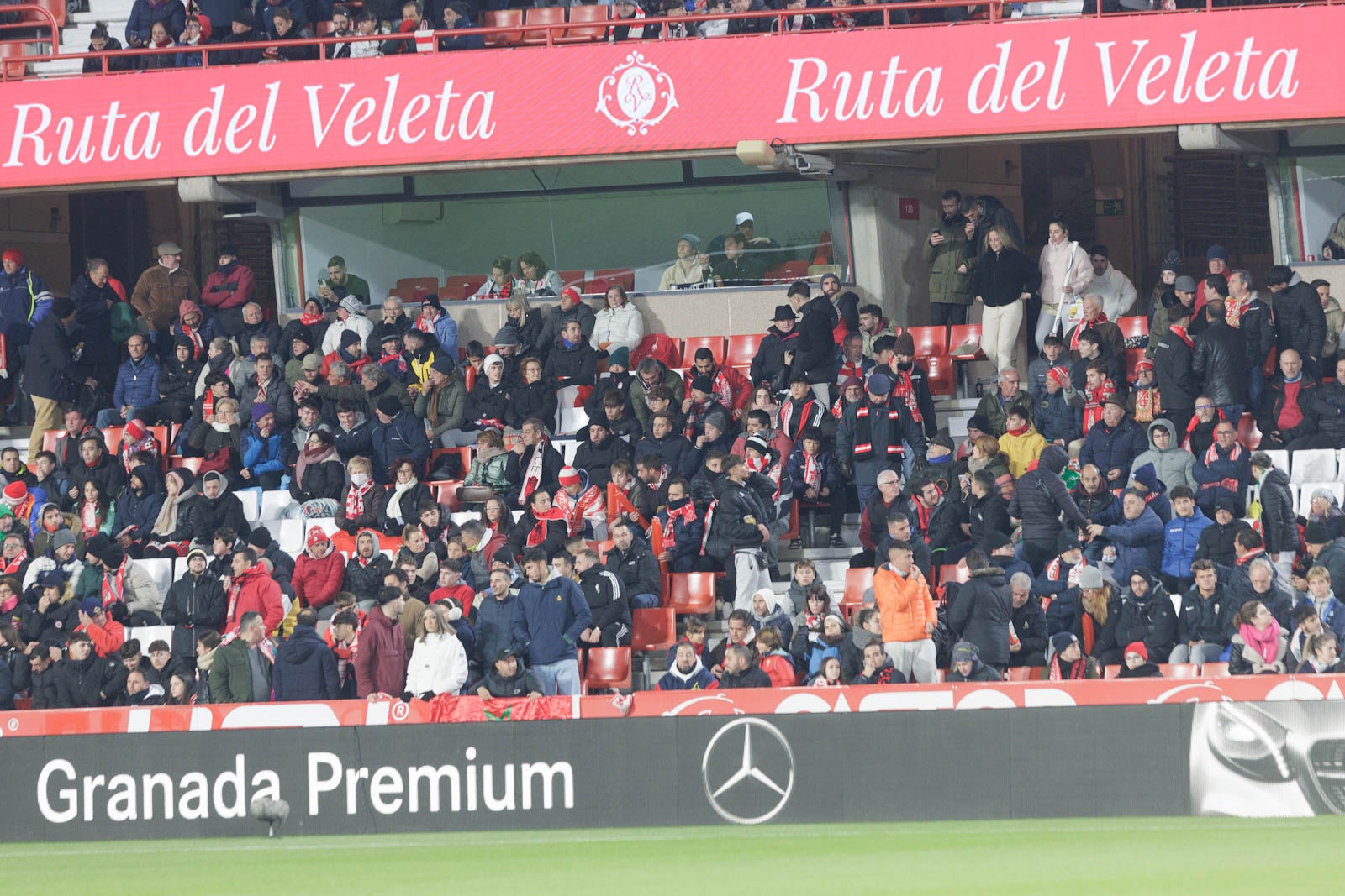 Encuéntrate en la grada en el Granada-Sevilla