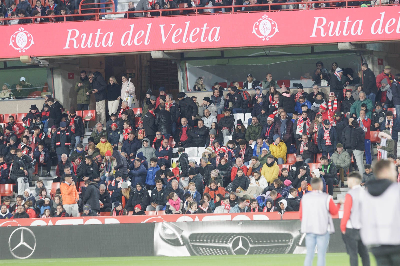 Encuéntrate en la grada en el Granada-Sevilla