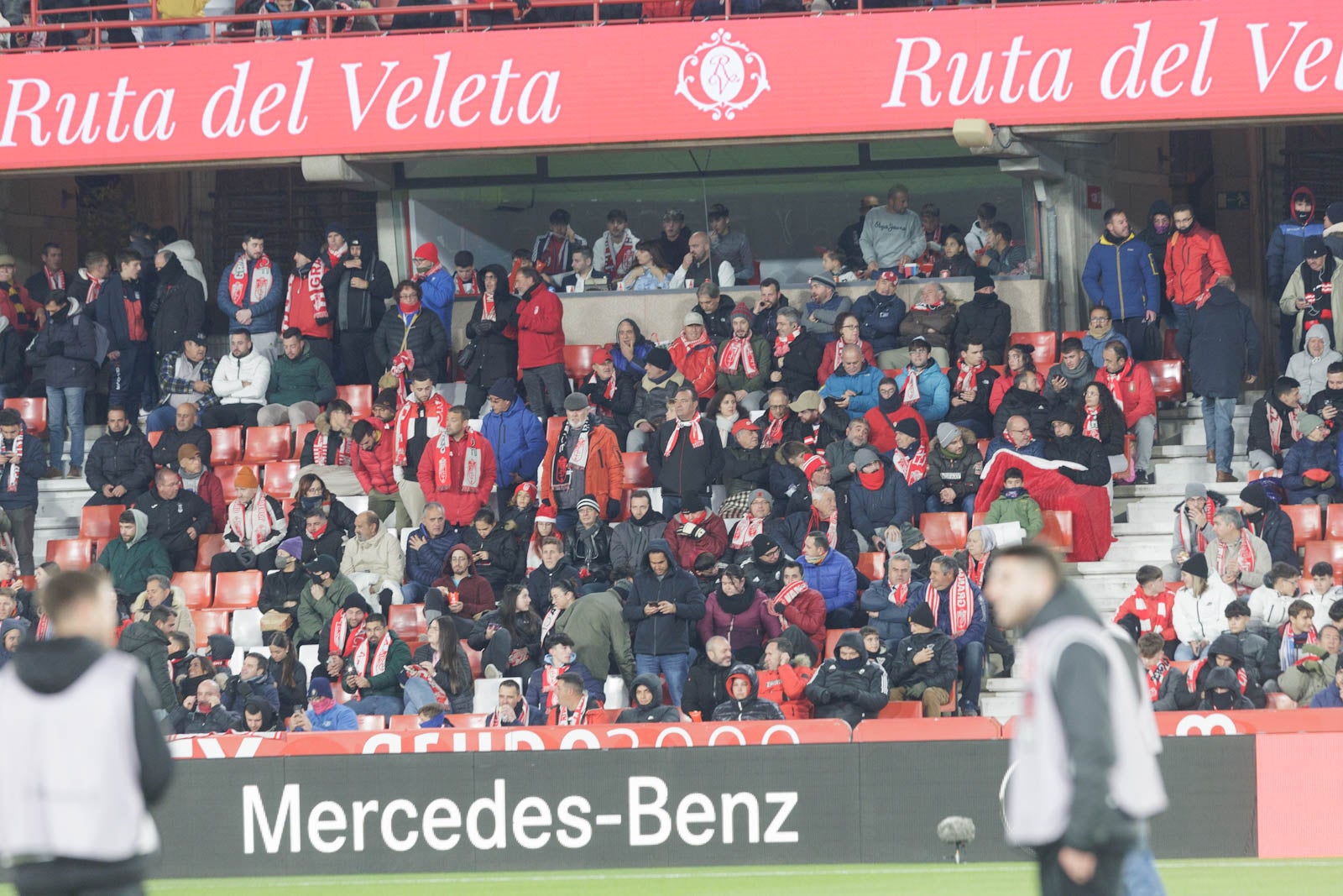 Encuéntrate en la grada en el Granada-Sevilla