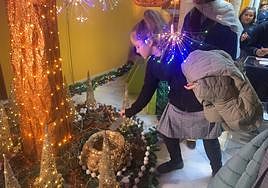 El árbol de los deseos en el patio del Palacio de las Niñas Nobles.