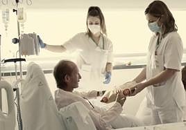 La genial felicitación de Navidad del Clínico con una canción compuesta por un médico