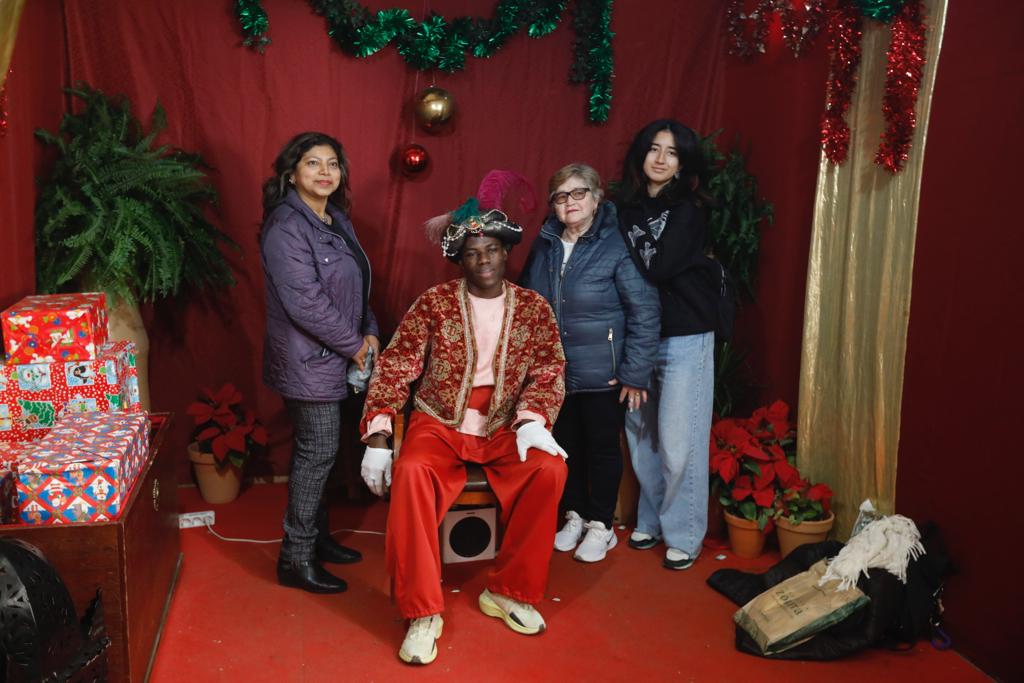 El Cartero Real recoge los deseos de los niños de Granada para los Reyes Magos