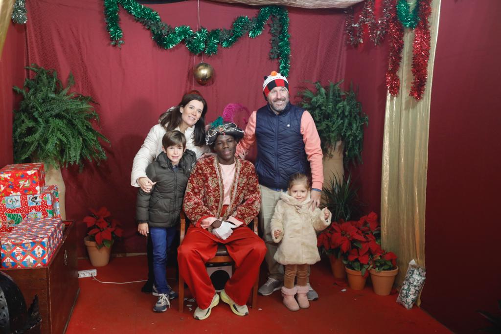 El Cartero Real recoge los deseos de los niños de Granada para los Reyes Magos