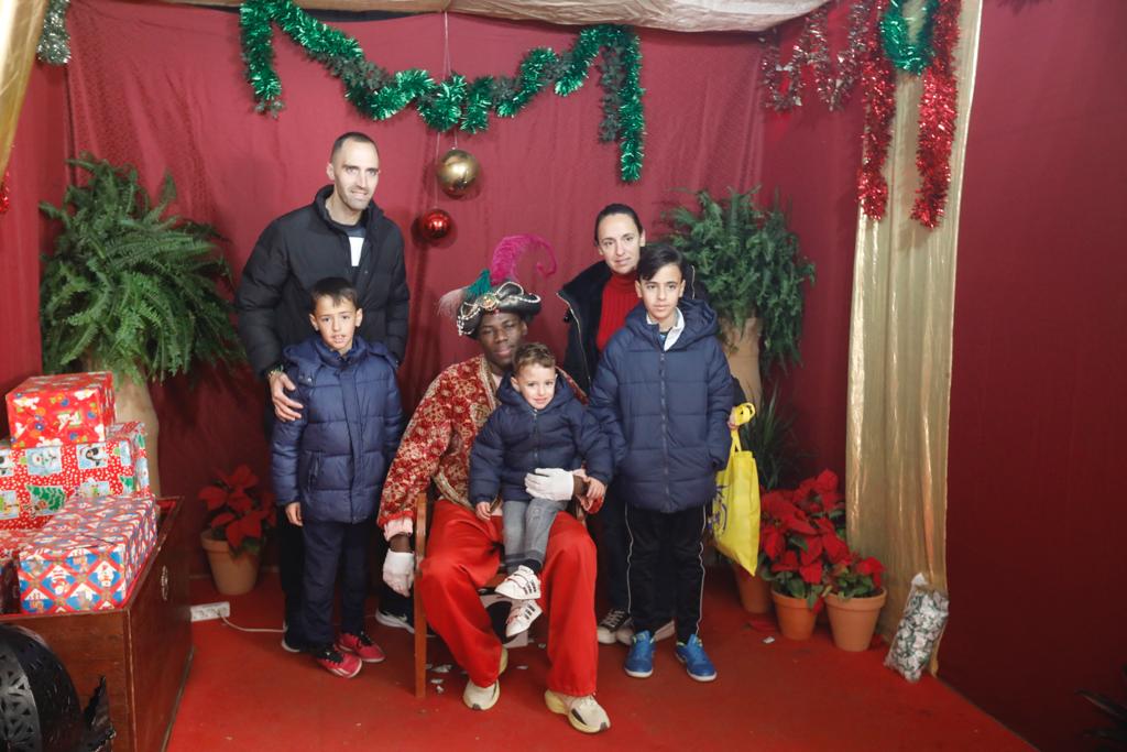 El Cartero Real recoge los deseos de los niños de Granada para los Reyes Magos