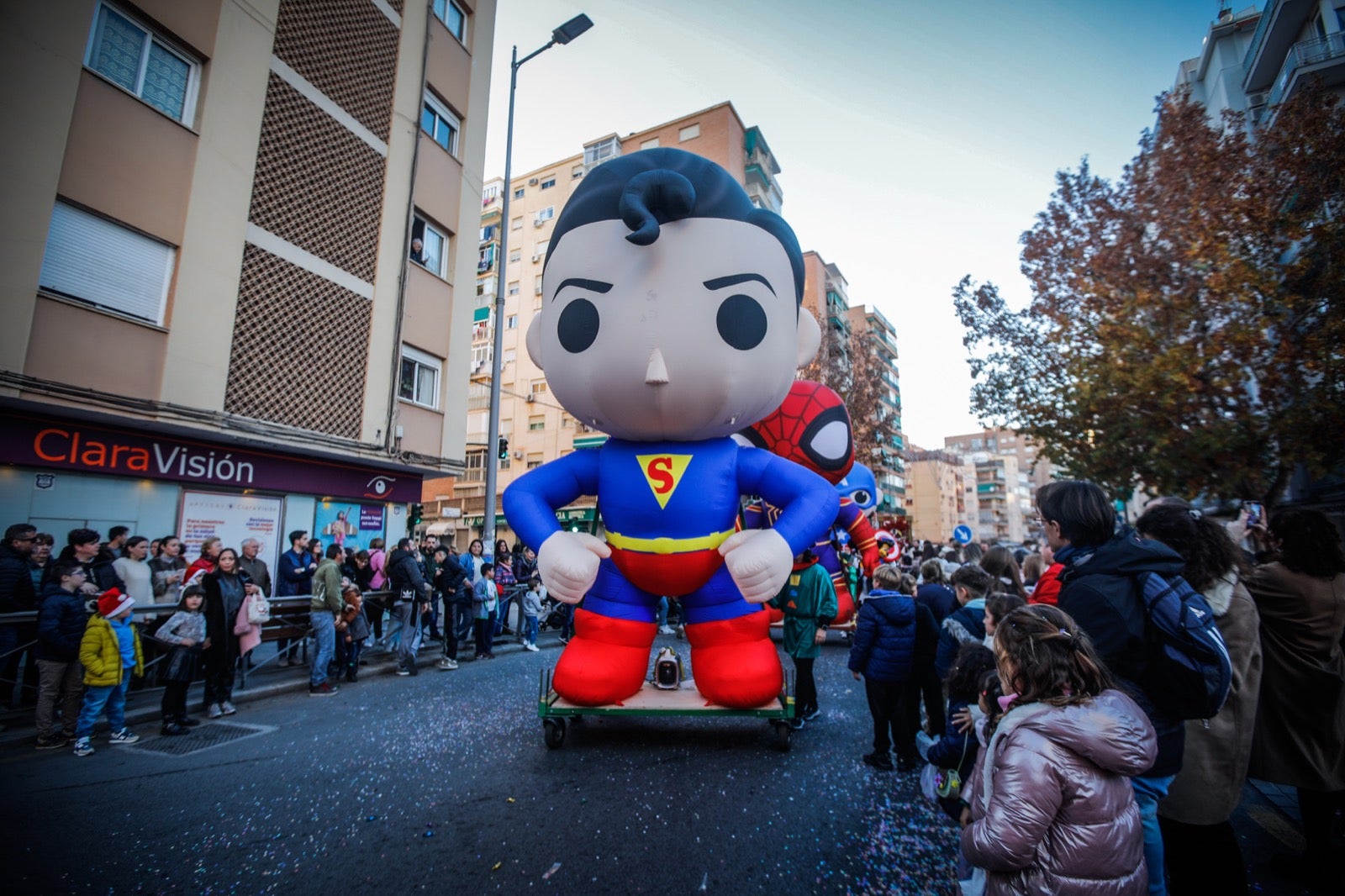 Las imágenes de la cabalgata de Papá Noel en Granada