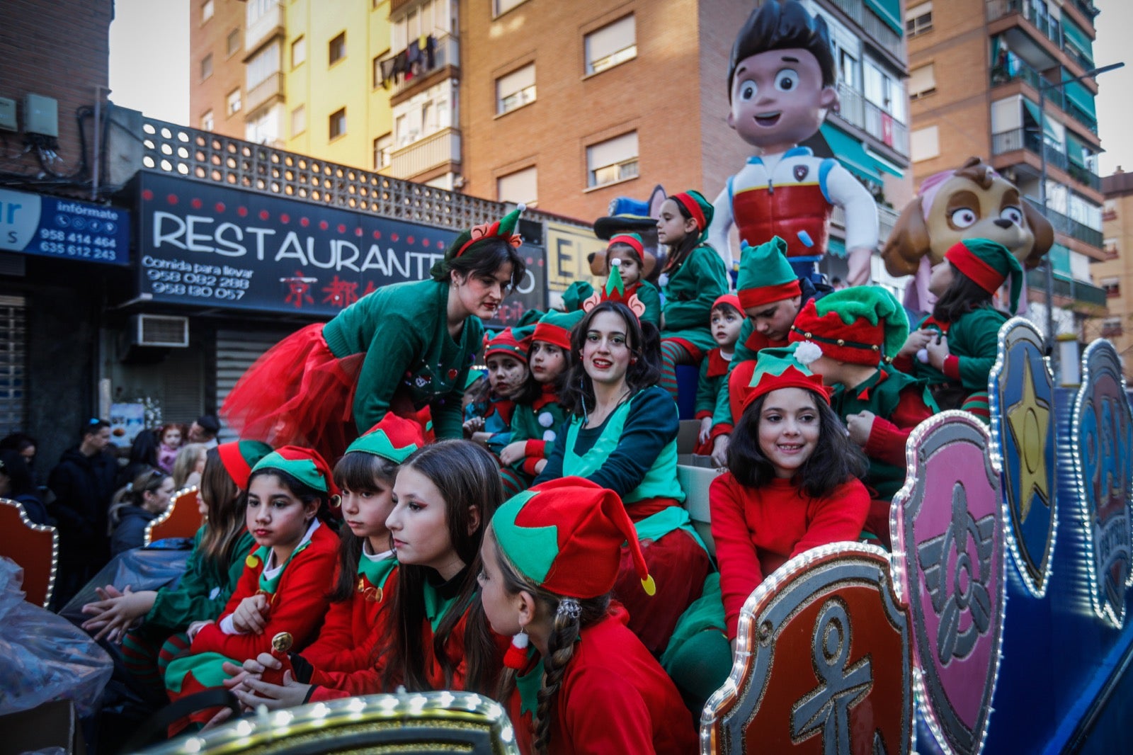 Las imágenes de la cabalgata de Papá Noel en Granada