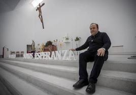 El párroco de la iglesia del Espíritu Santo, en la avenida Joaquina Eguaras, Juan Jesús Gea Carrasco, en el templo estrenado este año 2023.