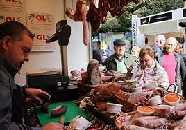 Puesto de productos cárnicos 'made in Almería' en la feria Sabores Almería celebrada en la capital.