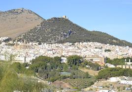 Imagen de archivo de la ciudad de Jaén, coronada por el Castillo de Santa Catalina.