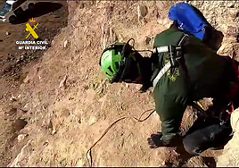 Rescatado un espeleólogo que no podía salir de una cueva en Atarfe.