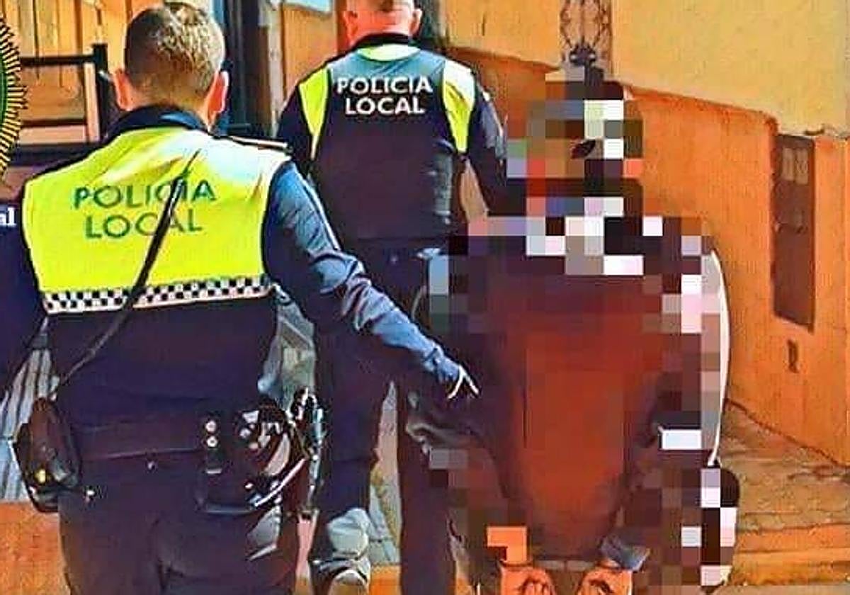 Imagen de archivo de una detención de la Policía Local.