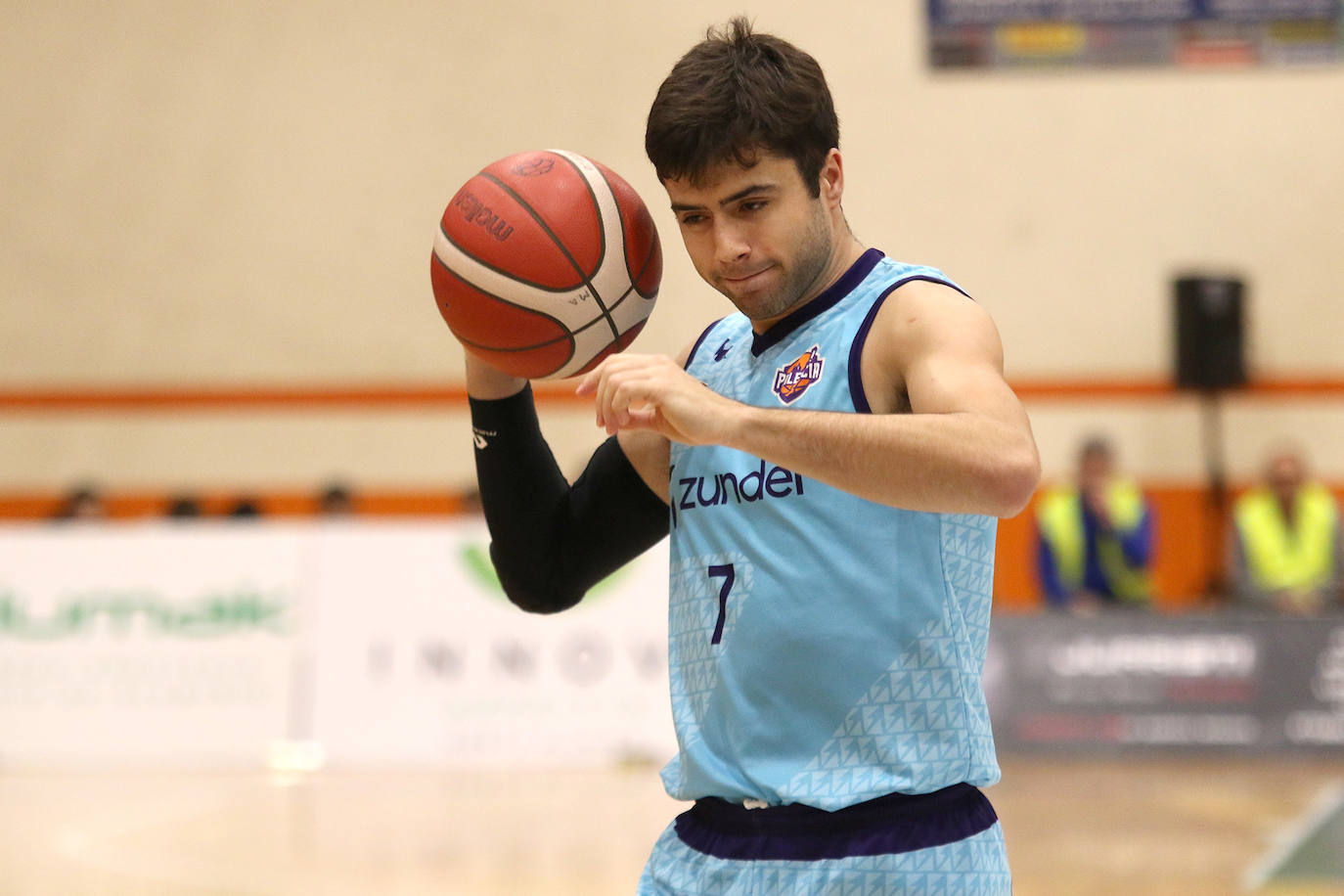 Germán Martínez, durante la reciente victoria del Zunder Palencia en la cancha del Iraurgi. 