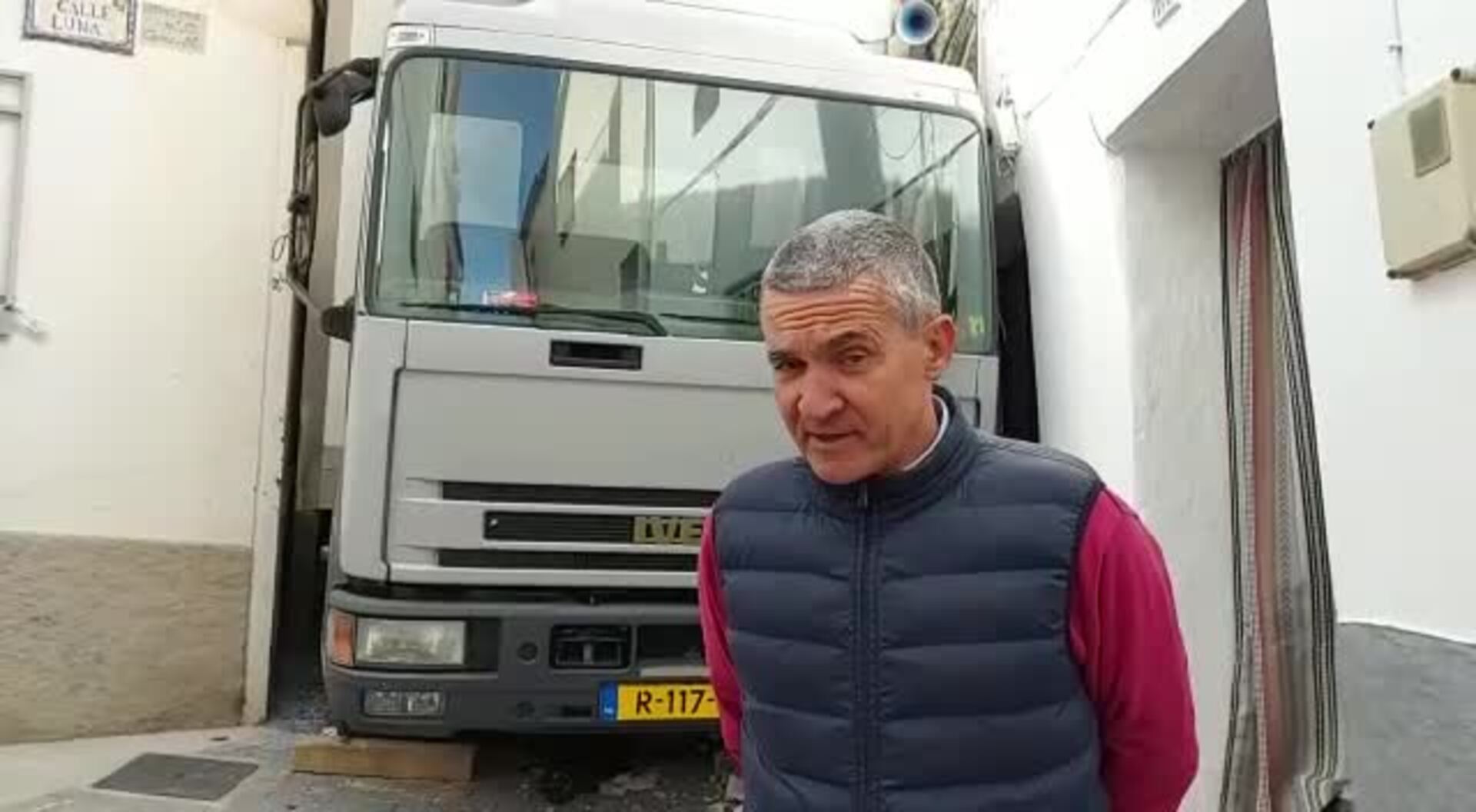 "La rave, con hasta 4.000 personas, está suponiendo un grave trastorno para los vecinos de La Peza"