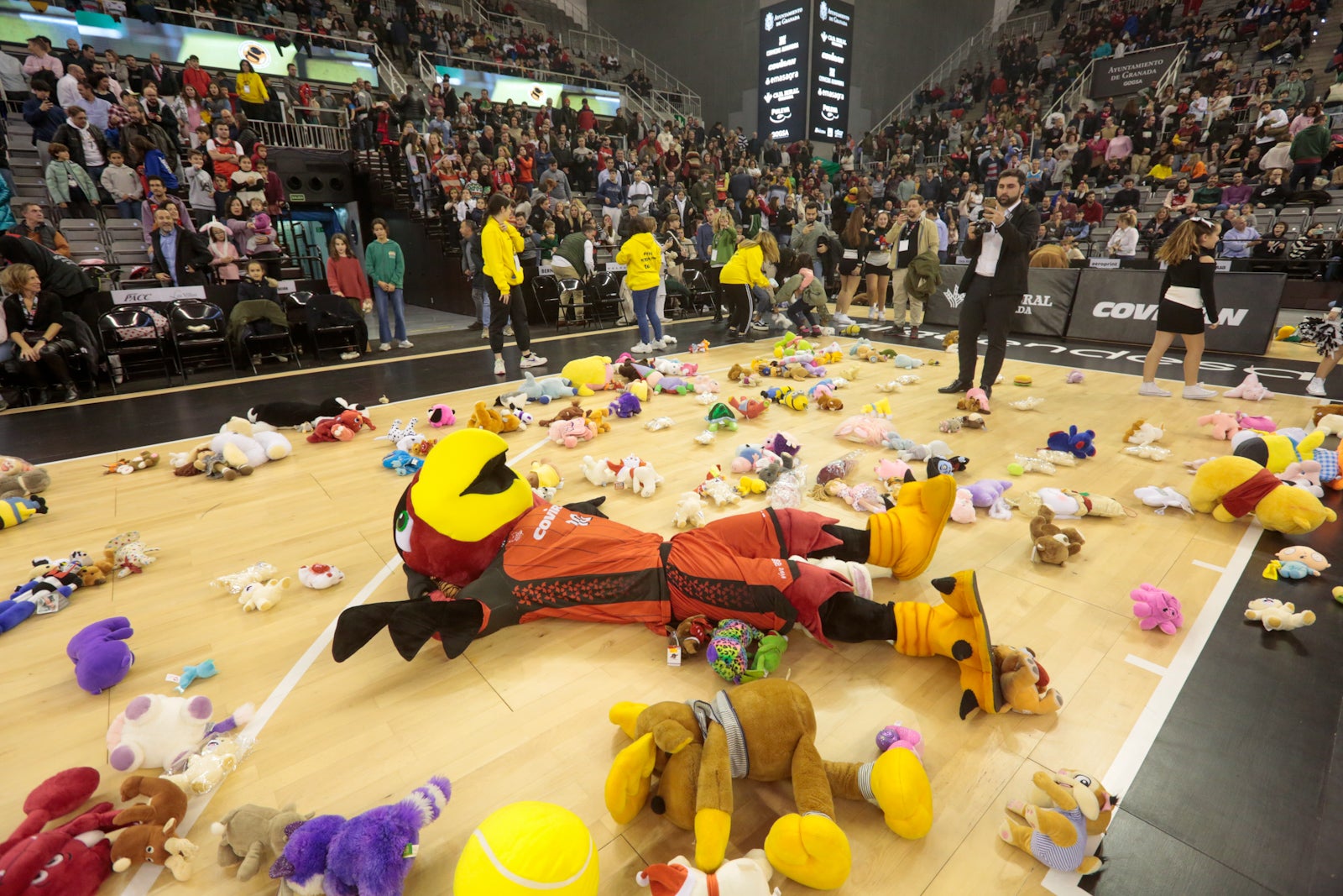 Las mejores imágenes del duelo disputado en el Palacio de los Deportes