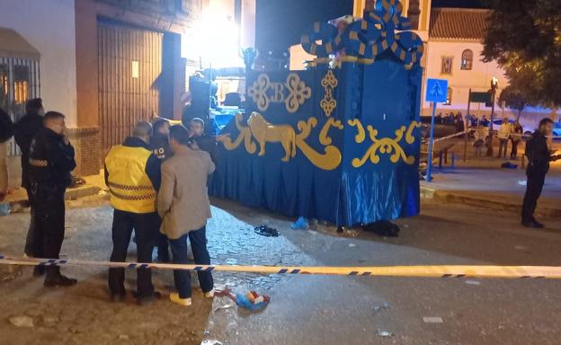 La zona donde ocurrió el atropello mortal acordonada por la Policía Local de Marchena.