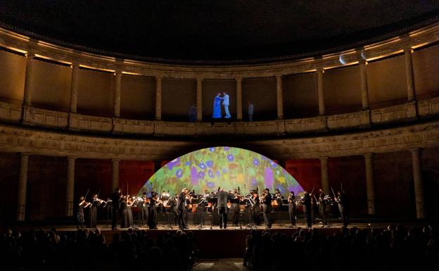 El Festival de Música y Danza, entre los meses de junio y julio. 