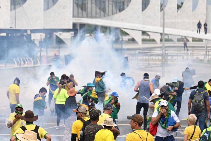 Fotos: Cientos de partidarios de Bolsonaro invaden el Congreso de Brasil