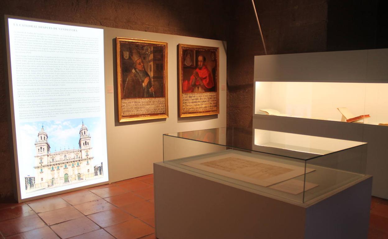 Algunas de las obras que pueden verse de la muestra 'Vandelvira después de Vandelvira' en la Catedral de Jaén. 