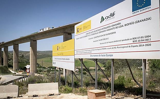 Obras de uno de los puentes de la variante.