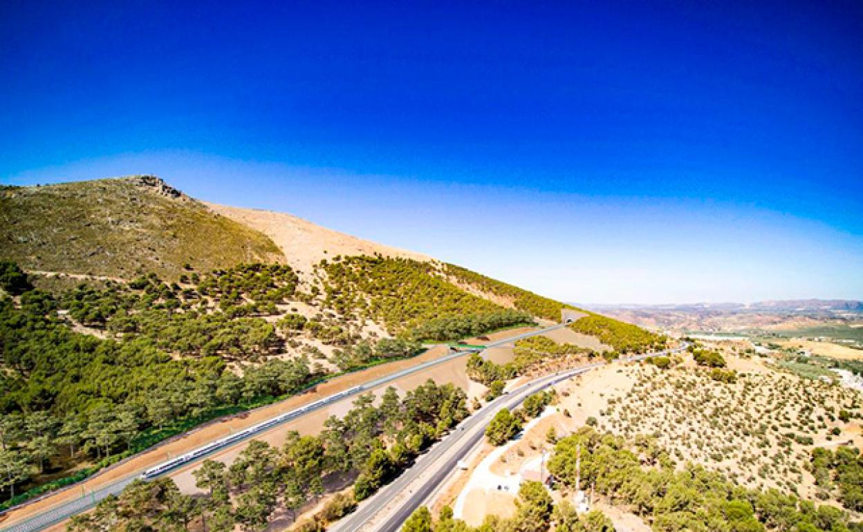 Infografía que recrea el paso de la variante por la Sierra.