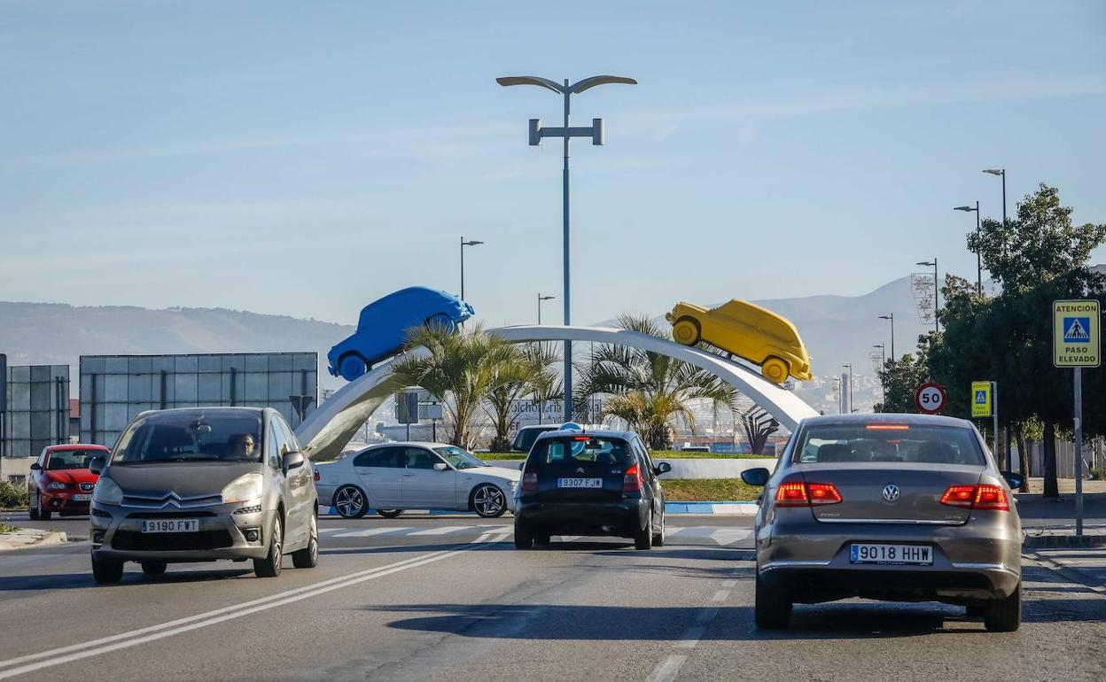 El plan propone medidas para reducir los vehículos privados entre el Área Metropolitana y la capital. 