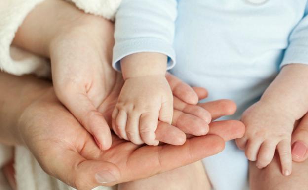 Cheque bebé de 100 euros mensuales: requisitos y cómo solicitarlo.