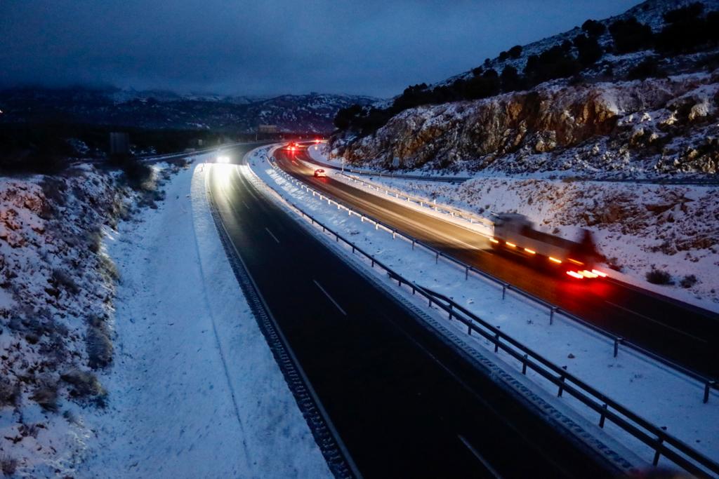 El temporal deja temperaturas bajas y nieve en Granada capital y en varios puntos de la provincia