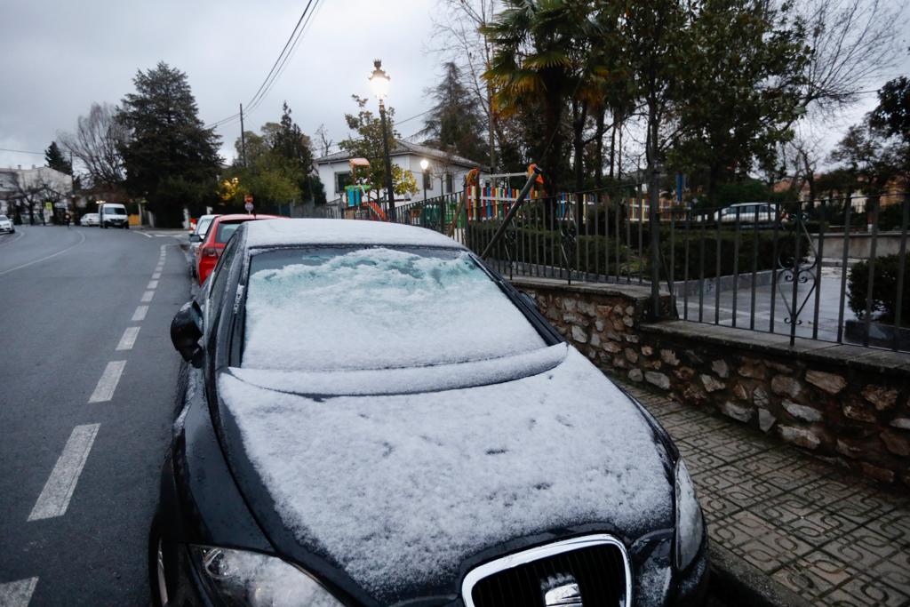 El temporal deja temperaturas bajas y nieve en Granada capital y en varios puntos de la provincia