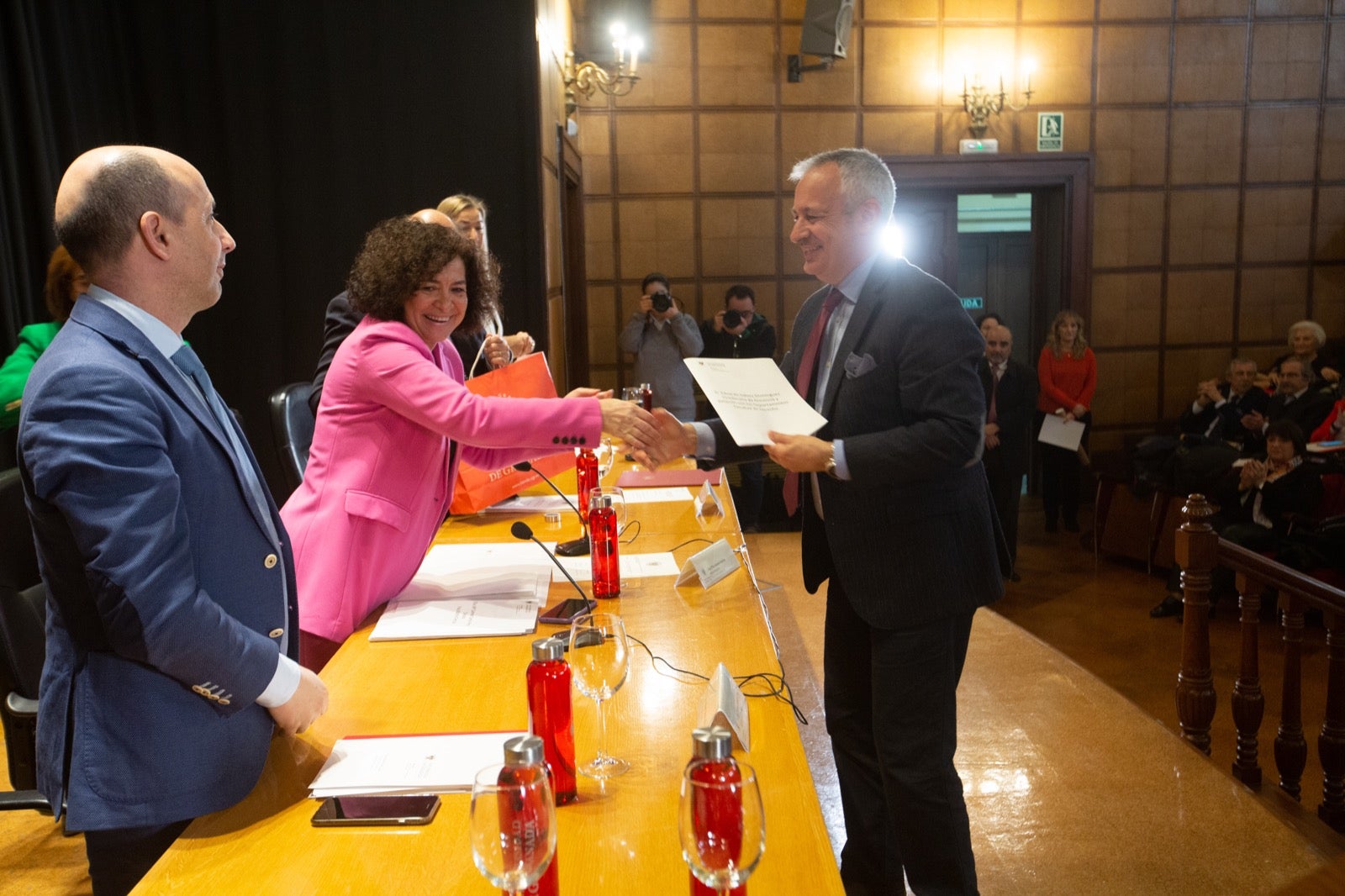 Homenaje a los profesores eméritos de la UGR. 