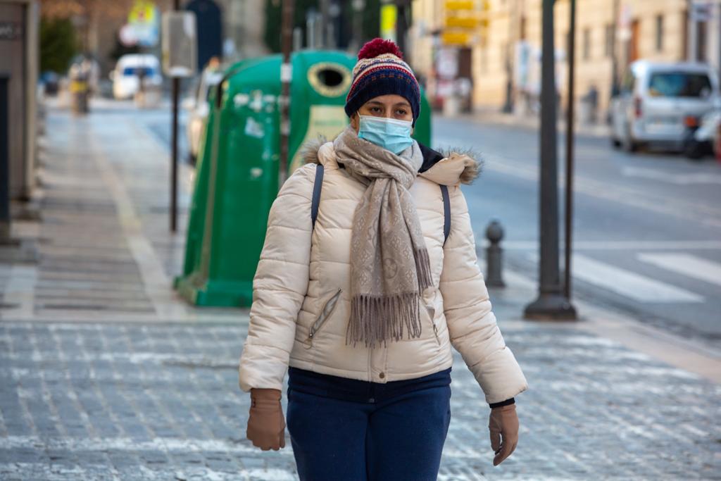 La capital y toda la provincia amanecen con temperaturas muy bajas que dejan helados a los granadinos