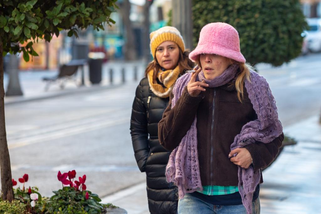 La capital y toda la provincia amanecen con temperaturas muy bajas que dejan helados a los granadinos