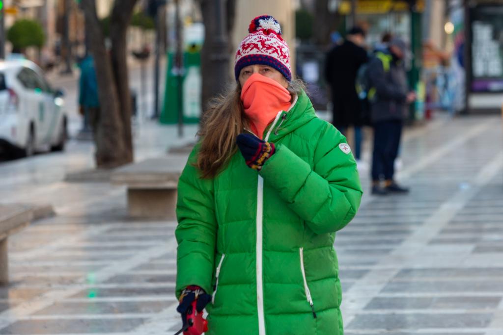La capital y toda la provincia amanecen con temperaturas muy bajas que dejan helados a los granadinos