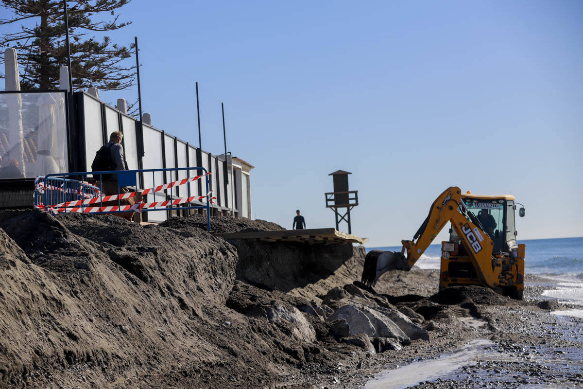 Fotos: Obras en Playa Granada tras los destrozos del temporal