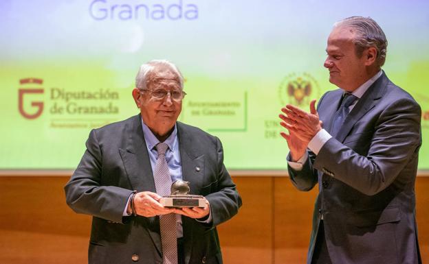 Imagen principal - Rafael García Manzano y Justo Ruiz; Ana de Gracia y Pedro Pablo López; y Magdalena de los Heros con Agustín Martínez. 