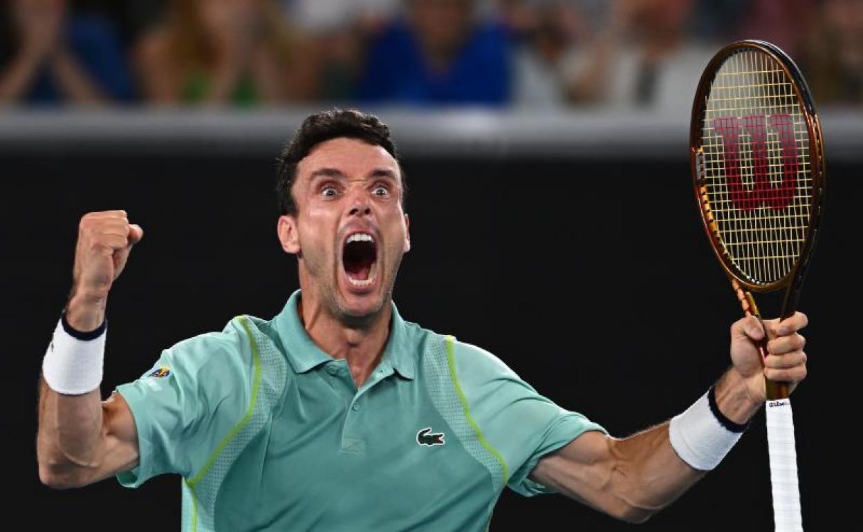 Bautista celebra efusivamente su victoria ante Murray