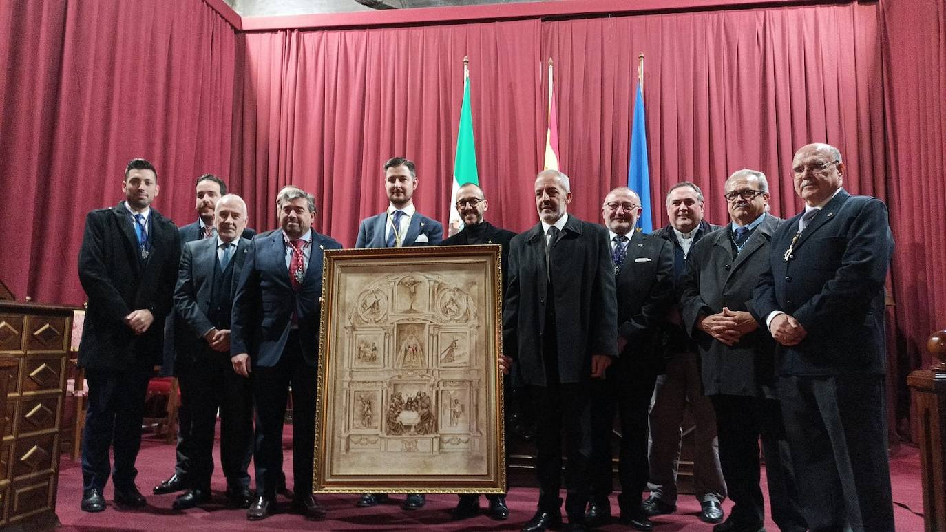 El retablo contiene las imágenes Titulares de las hermandades. 