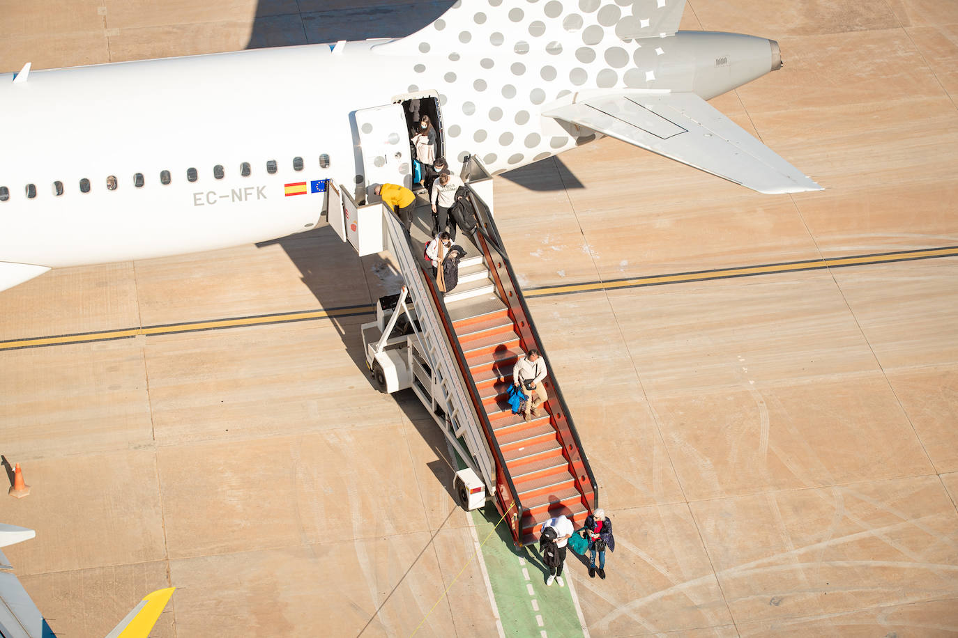 Un avión tras aterrizar en el aeropuerto de Granada. 