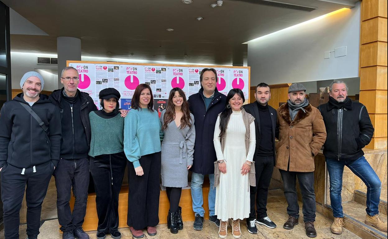 Directores, actores y actrices presentan junto a Jose Manuel Higueras la programación teatral. 