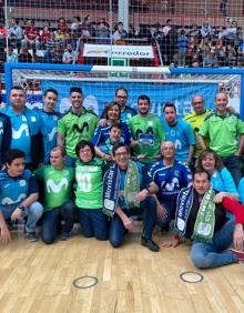 Imagen secundaria 2 - La hinchada del Inter acompaña a su equipo.