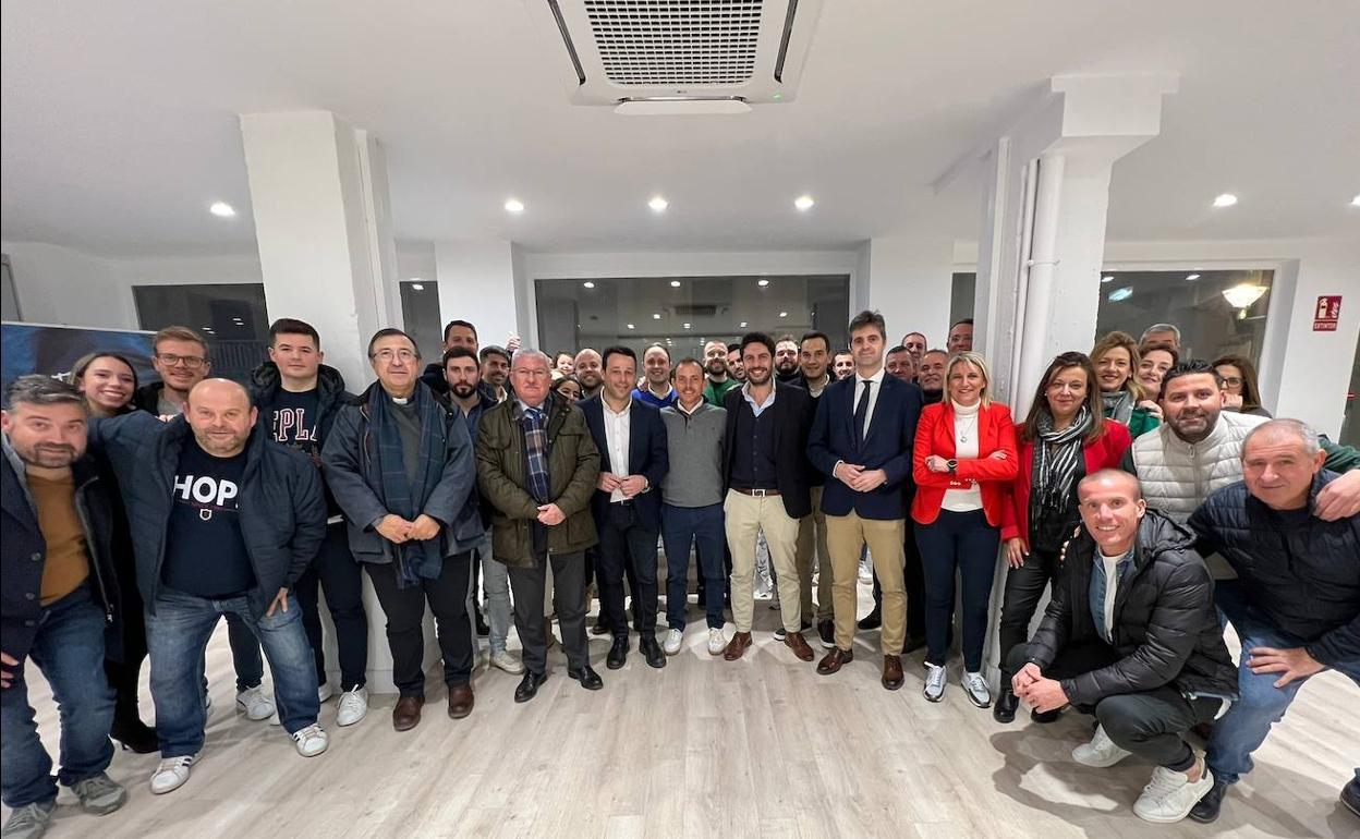 Invitados a la inauguración del nuevo local del Linares Deportivo. 