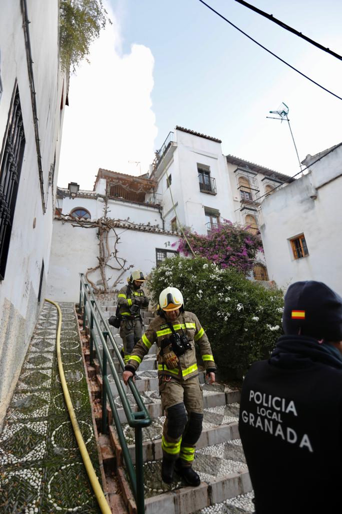 Una casa abandonada ha ardido a primera hora de este jueves a los pies de la Alhambra